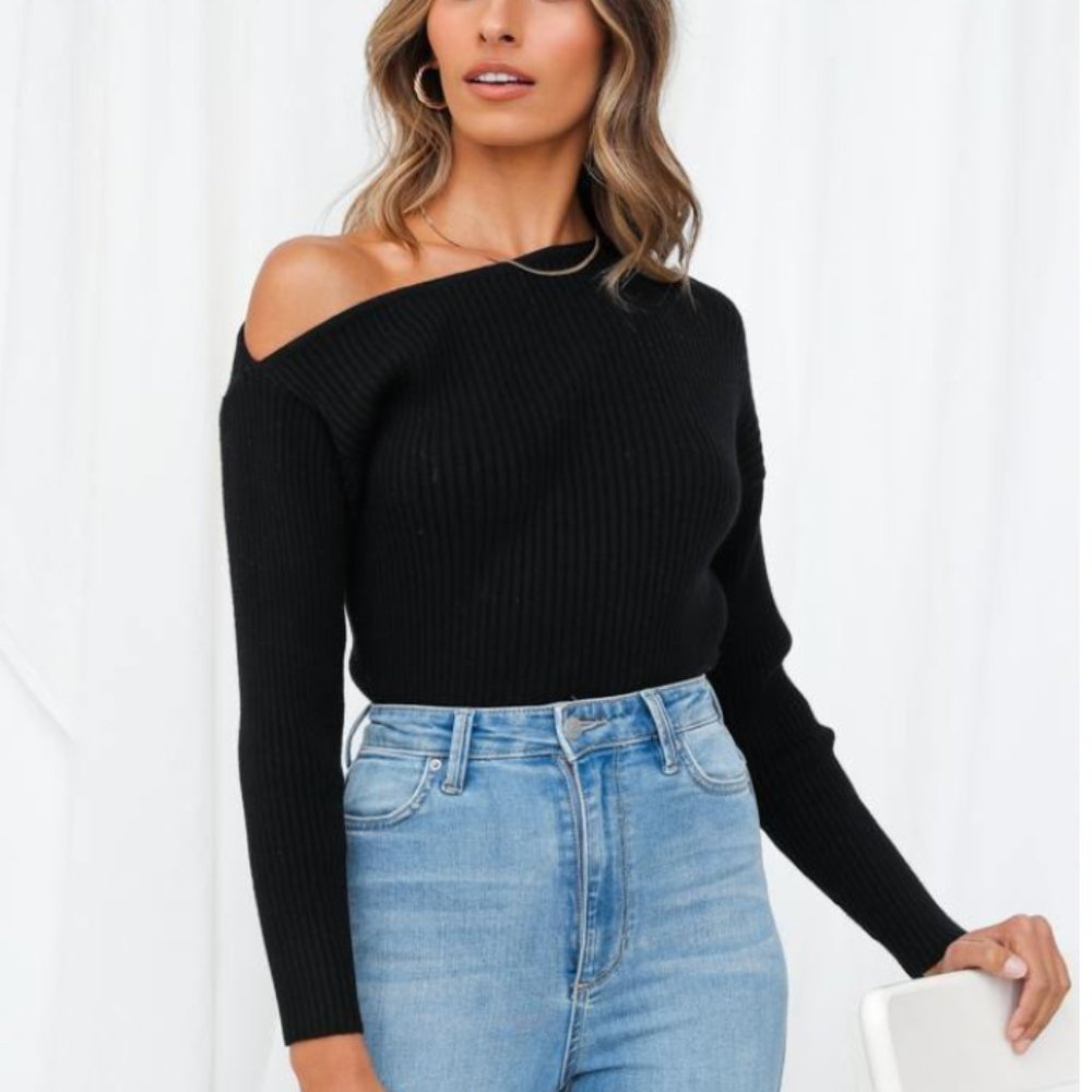 NWT - KNIT TOP BLACK